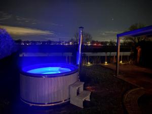 Milos Ferienhaus mit Flussblick