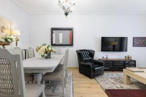 Lumiere, 3-BD with Sea View, City Center