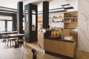 Honest Granada Hotel