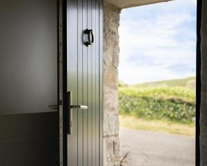 Cliff-top Cottage on Coast Path wPanoramic Views