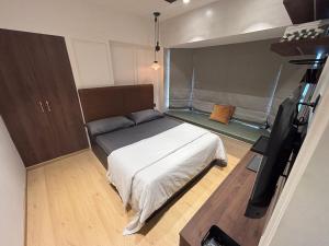 Compact Boutique studio in Bandra, off Pali Hill