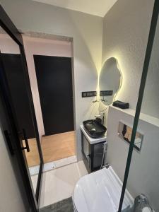 Compact Boutique studio in Bandra, off Pali Hill