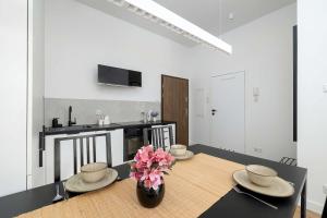 Modern Apartment with Parking and Garden by Noclegi Renters