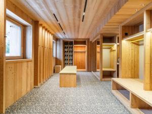 Chalet de Luxe avec Espace Détente à Courchevel Le Praz, Proche des Pistes et Commodités - FR-1-568-42