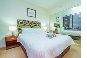 1BR Southbank Balcony Views, Pool & Free Parking