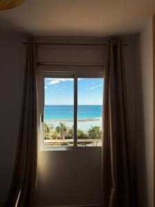 Primera línea, playa, piscina y amanecer