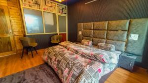 Forest Heaven A 3BR homestay by Homeyhuts