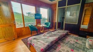 Forest Heaven A 3BR homestay by Homeyhuts
