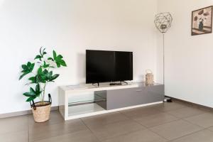 Mola Apartments Lugano by Quokka 360 - Terrace and Parking