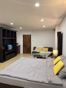 Minimalist Studio in Nimman 15th Fl View Studio