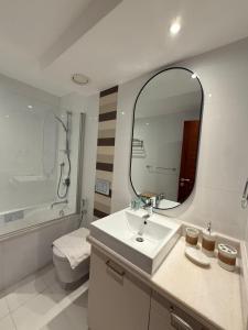 Luxury 1BR Walk to Dubai Mall