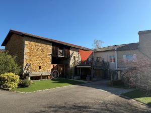 Charmante maison en Pierre dorée, avec vue sur les collines