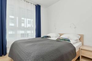 Quiet Apartment with Parking Near the City Center by Noclegi Renters