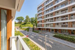 Quiet Apartment with Parking Near the City Center by Noclegi Renters