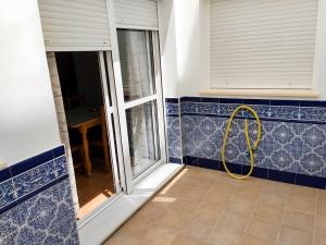 Apartamentos Tranquilos Conil Facil Aparcamiento con patio interior solo capetamos familias y parejas