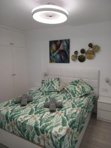 Las Americas Apartment with pool direct access