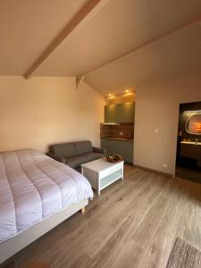 la cabane de la plage au milieu des pins parking privé 300m de la plage