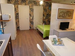 Apartment sleeps 4 in a villa 100m from the sandy sea
