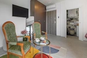 Studio Apt Four M