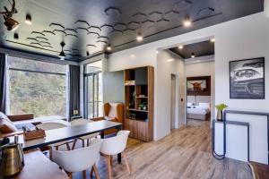 SaffronStays Elysian