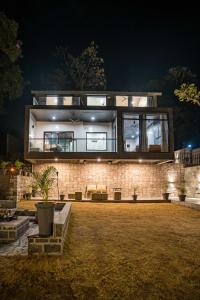 SaffronStays Elysian