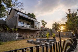 SaffronStays Elysian