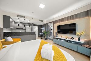 FIRST CLASS Studio City Vibes Near Dubai Mall