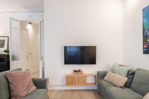 Experience local life in the heart of Gracia, Barcelona