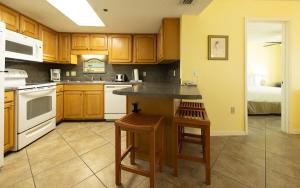 Phoenix IV 4044 condo