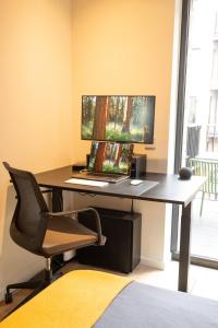 Spacious, Stylish Flat Near Stadium, 15 min from Soho