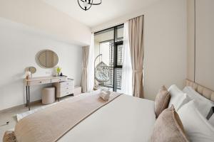 FIRST CLASS 3BR Creek View Elegance