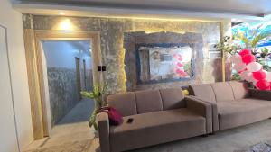 YOLINDAs TOURIST INN