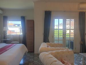 Townhouse Oak near Beach Walk Shopping Mall formerly Sus Cottages Legian