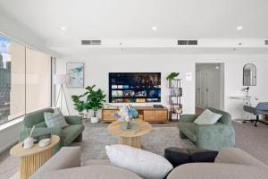 Darling Harbour 3BR with View, Gym & Parking
