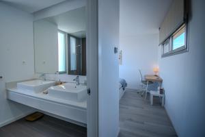 2BR Penthouse with spectacular views!