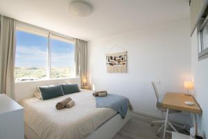 2BR Penthouse with spectacular views!