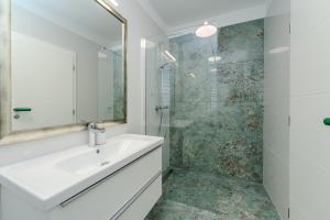 Villa Smratine - Luxury Villa with Pool in Vir