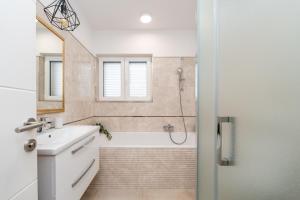 Villa Smratine - Luxury Villa with Pool in Vir