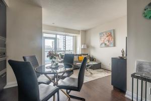 Elegance In Peonies 1 Bedroom Condo 23 Floor Free parking in Downtown Toronto