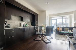 Elegance In Peonies 1 Bedroom Condo 23 Floor Free parking in Downtown Toronto