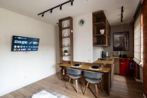 Brick Loft Studio - Stylowy apartament dla dwojga by FengShui4u