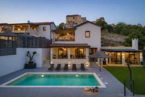 New Villa - Luxury Vacation