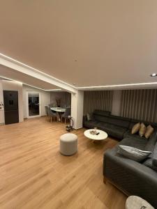 The Penthouse Pool Suite
