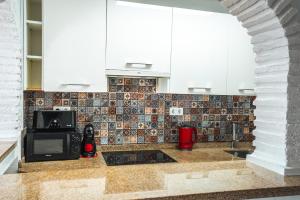 Renovated Apartment with Sea Views and Pool with Private Parking