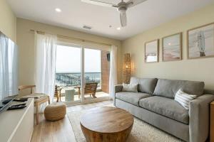 Oceanside Oasis Oceanfront with Pool and Elevator