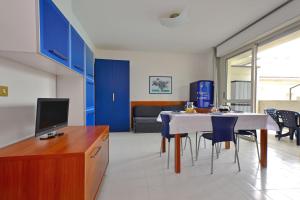 Familiar flat with swimming pool
