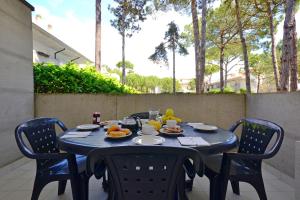 Ideal getaway flat with solarium and pool