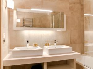 Courchevel T5 Contemporain 8p avec Parking et WIFI - FR-1-562-13