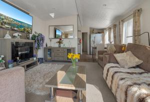 Coastpath Cabin, Landscove