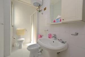 Two-level flat for groups in Lignano